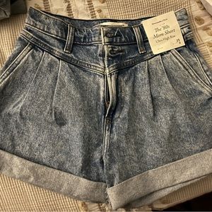 Abercrombie and Fitch 80s mom short